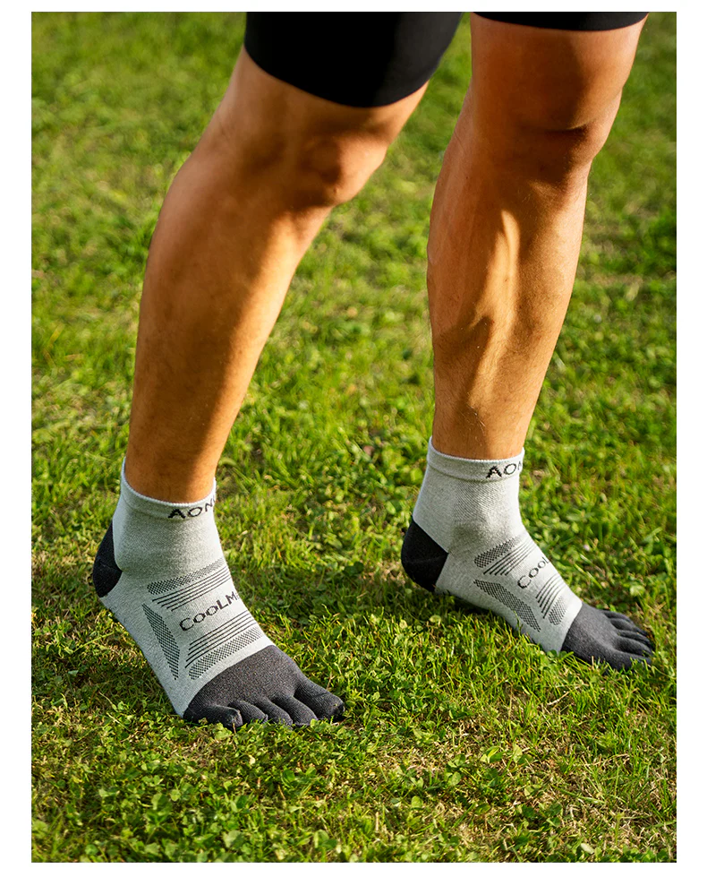 Aonijie E4840 SPORTS (mid-length) FIVE FINGER SOCKS Set of 3 Model no. E4840 QUARTER